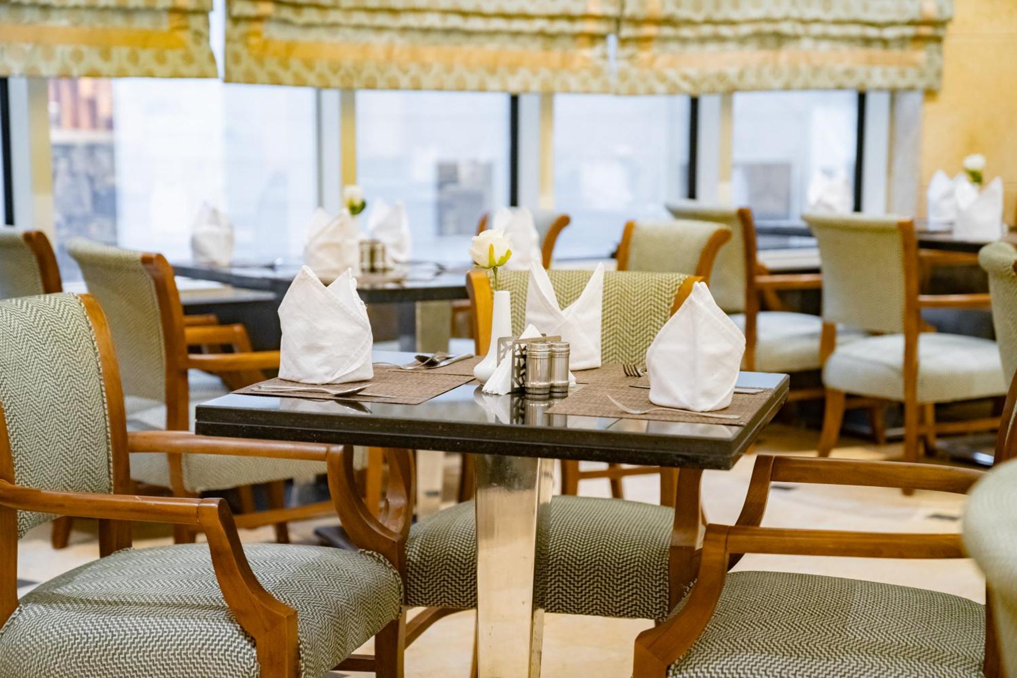 Emaar Grand Hotel Мекка Экстерьер фото The restaurant