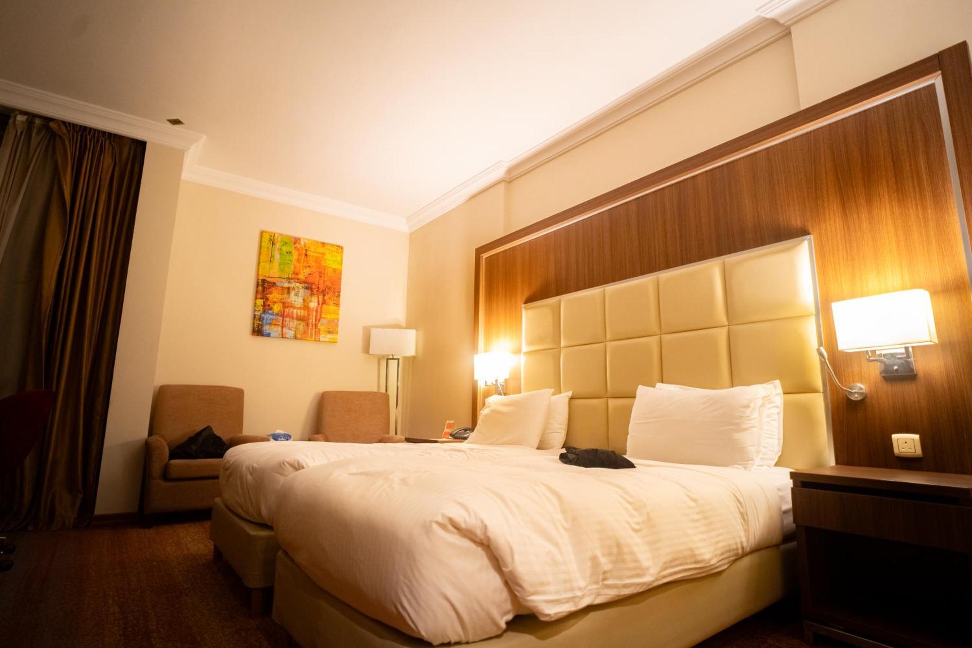Emaar Grand Hotel Мекка Экстерьер фото A room at the hotel