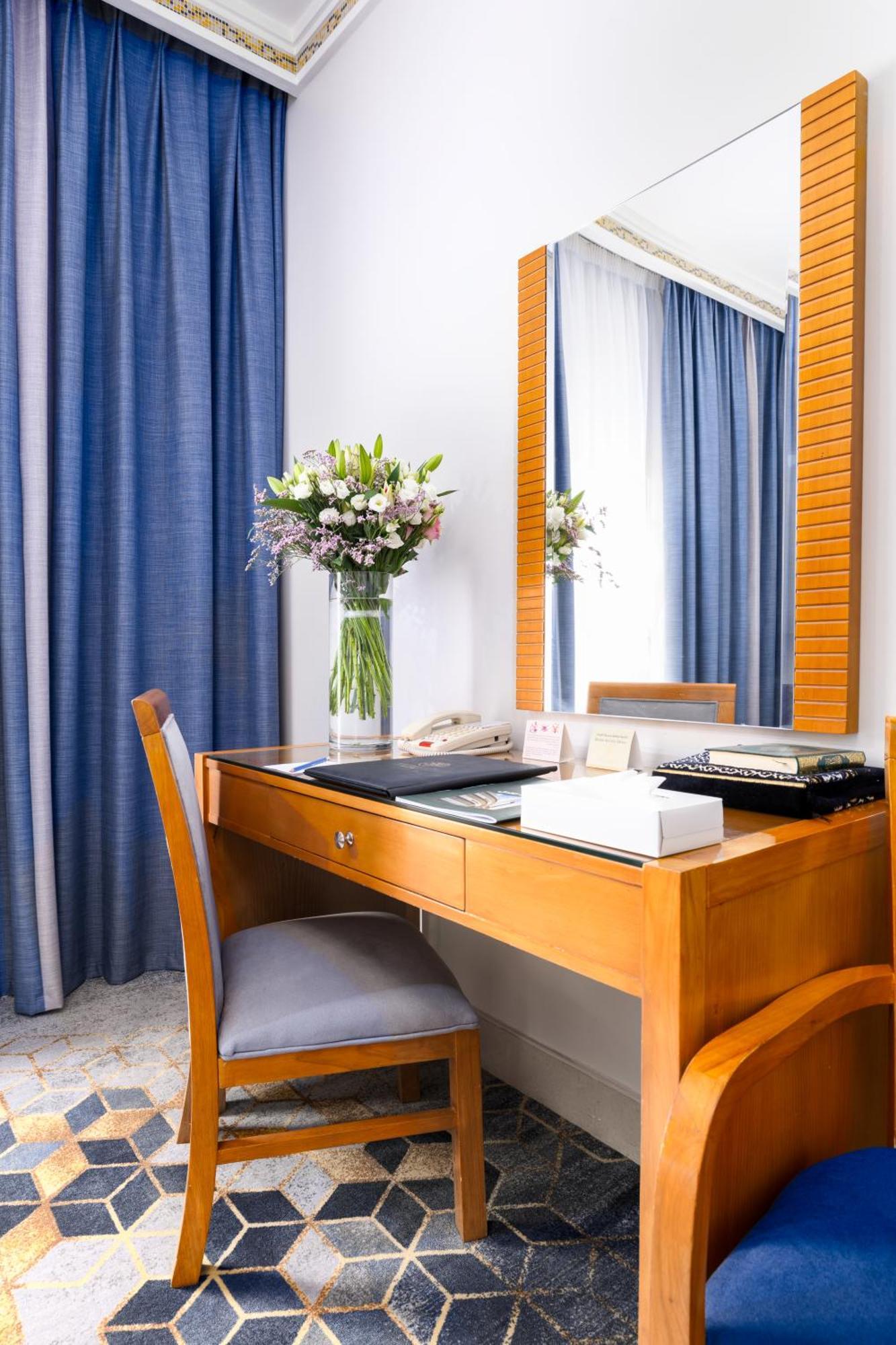 Emaar Grand Hotel Мекка Экстерьер фото A dressing table